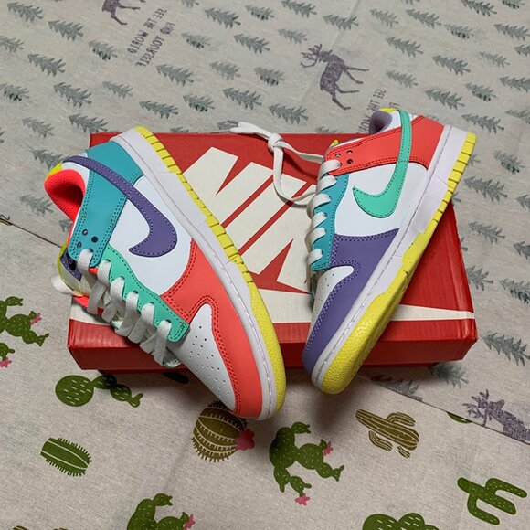 Nike Dunk Low SE Easter Candy sneakers - Picture 2 of 8
